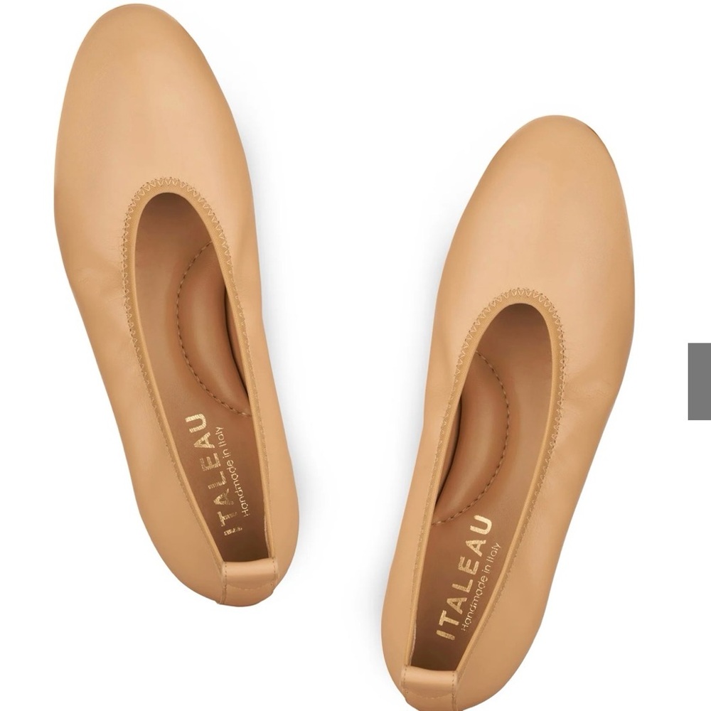 NEW NWT Italeau Valleria Leather Flats Jet Black